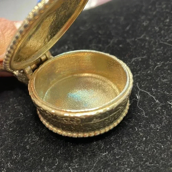 Vintage pill box gold tone - Picture 3 of 5